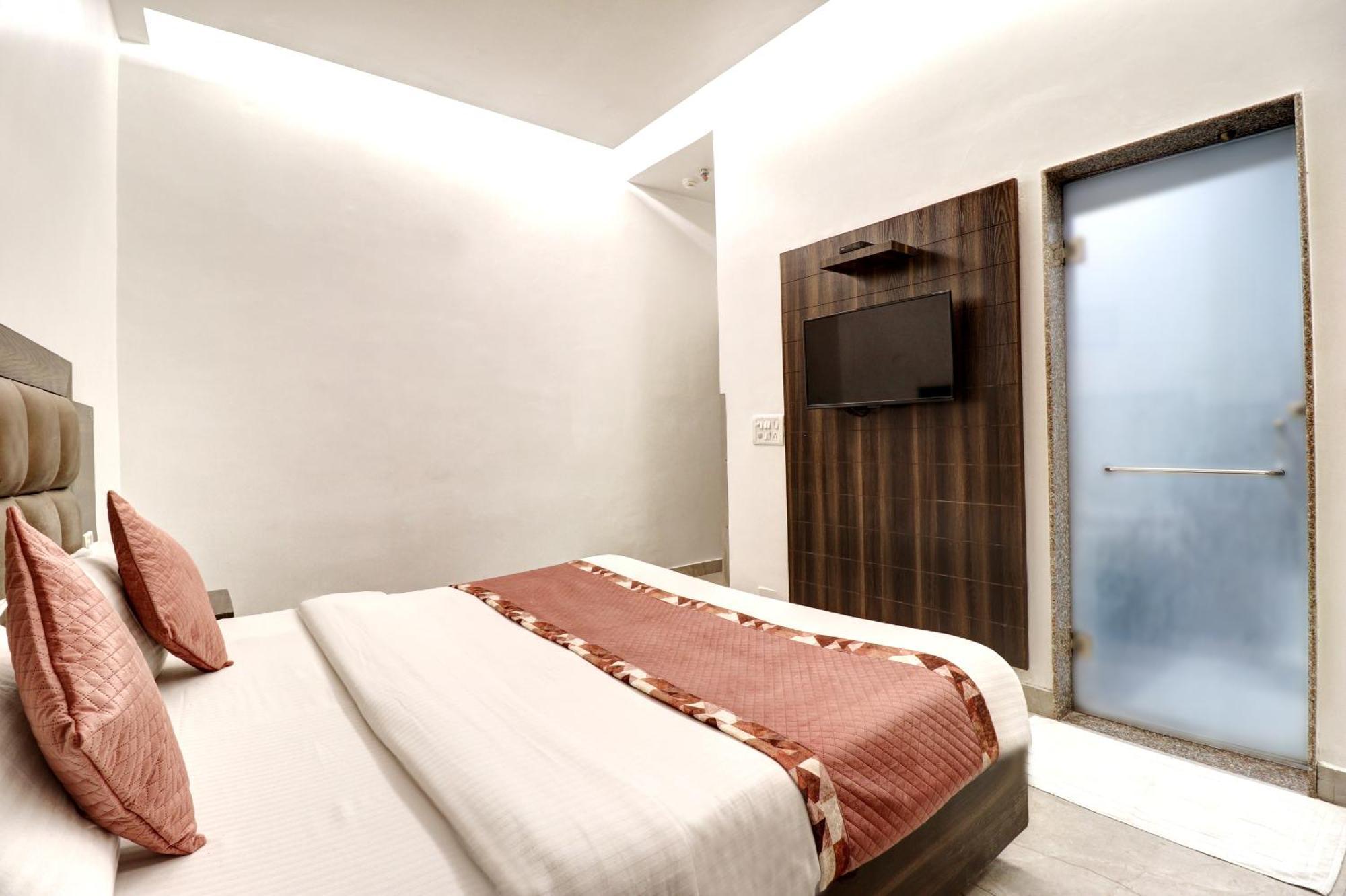 Hotel Emporio Dx - New Delhi Railway Station - Paharganj エクステリア 写真