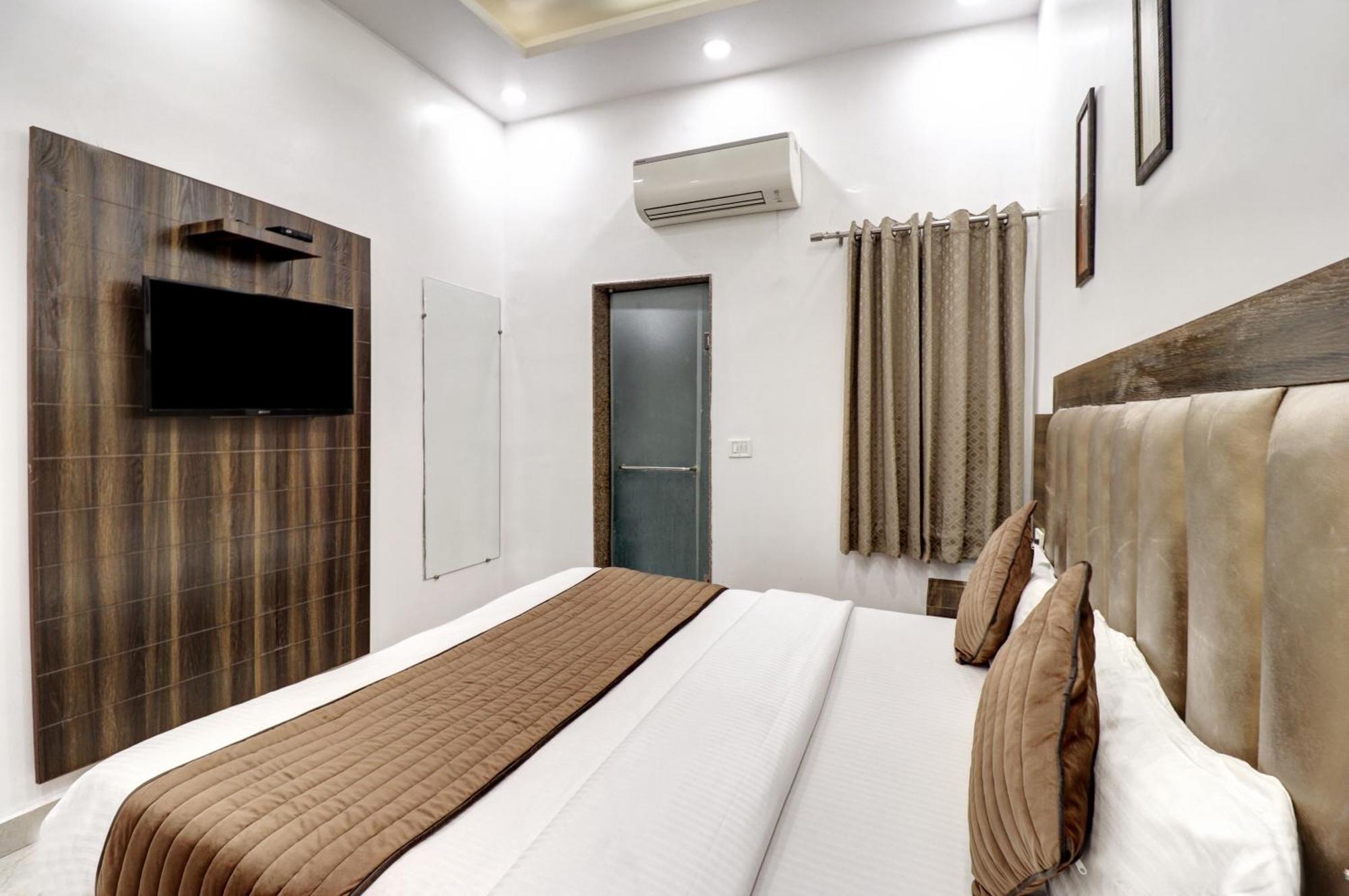 Hotel Emporio Dx - New Delhi Railway Station - Paharganj エクステリア 写真